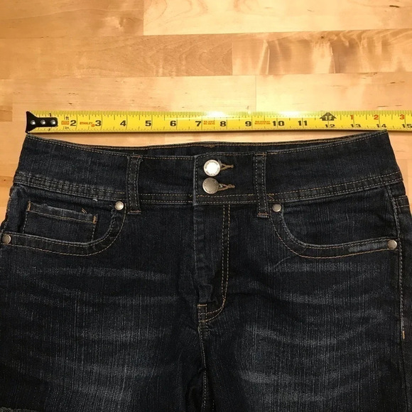 Daisy Fuentes Cuffed Dark Wash Denim Shorts 2 - Picture 7 of 9